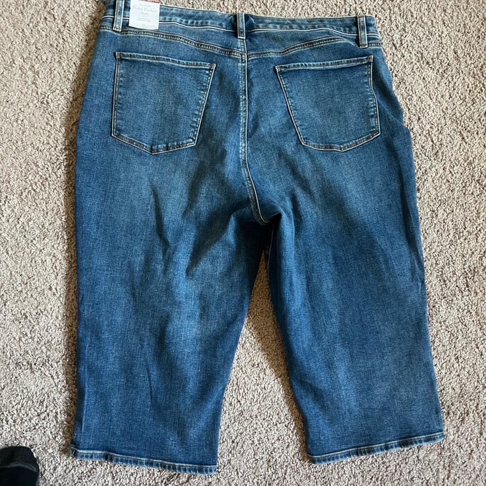 Talbots Women's Midwash Blue Denim Capris - Picture 2 of 4